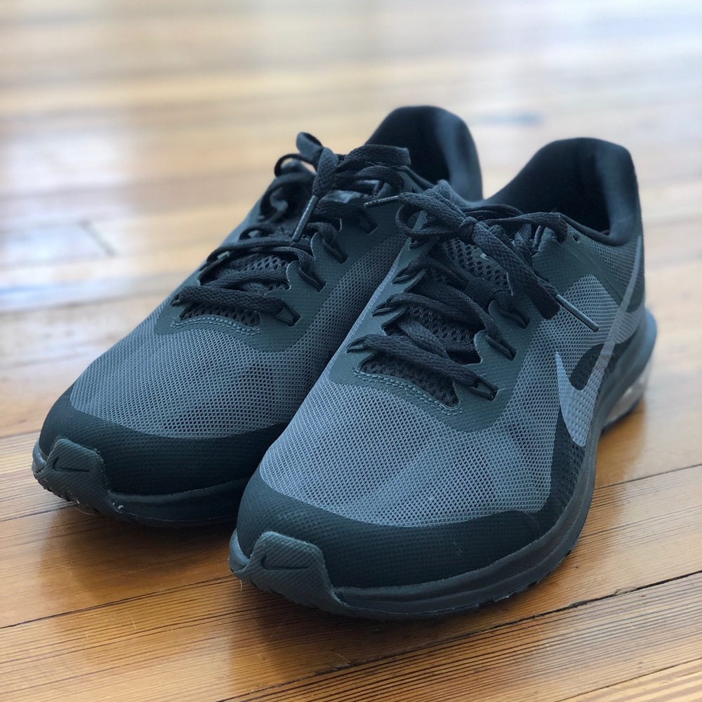Black Nike Air Max